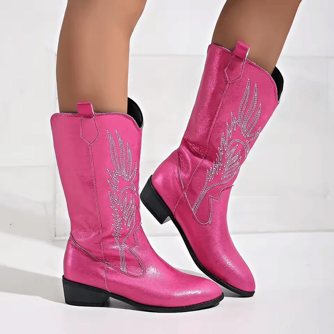 Botas vaqueras mujer Conquista del Desierto color rosa fuerte metálico con bordado vaquero exclusivo