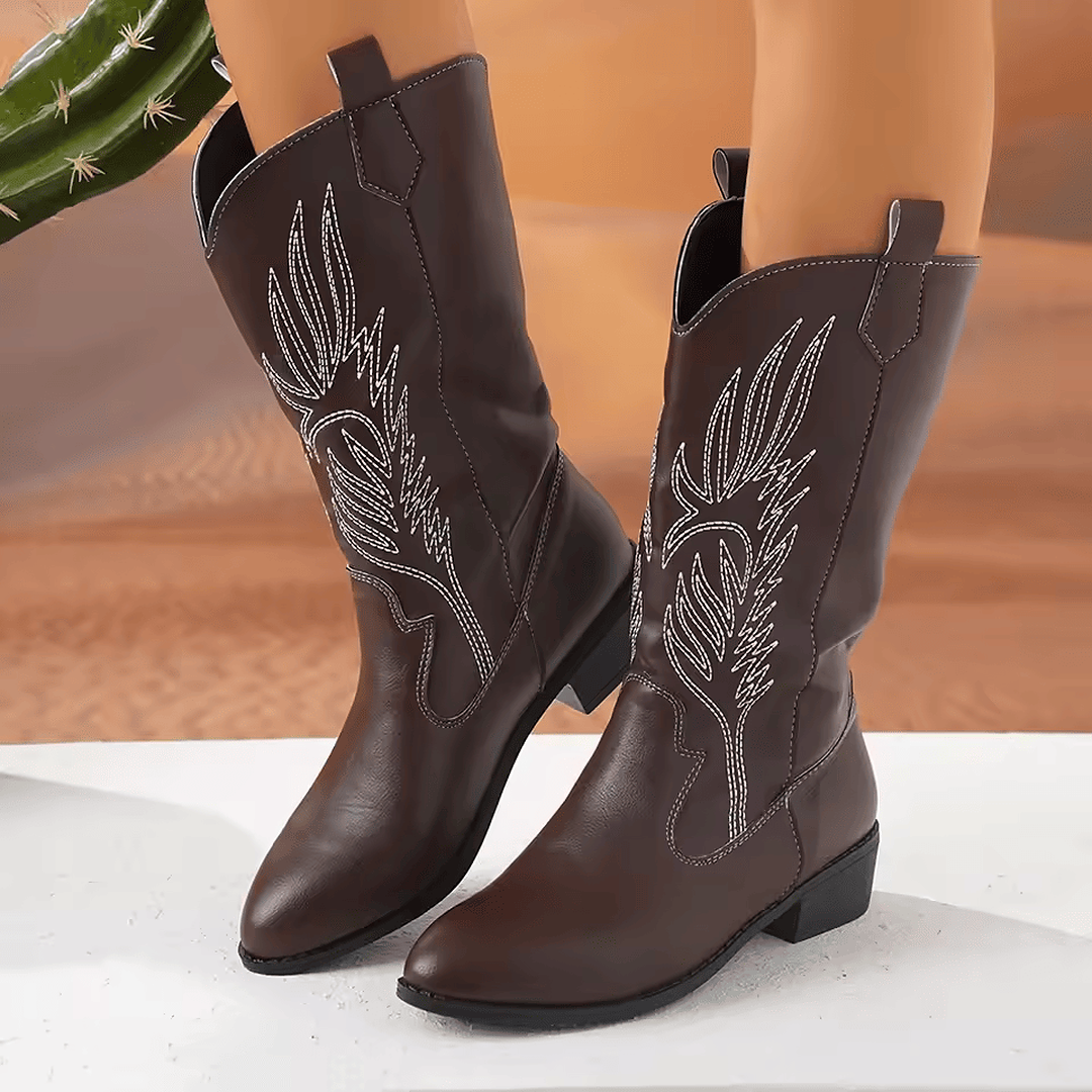 Botas vaqueras mujer Conquista del Desierto color marrón oscuro con bordado blanco estilo western