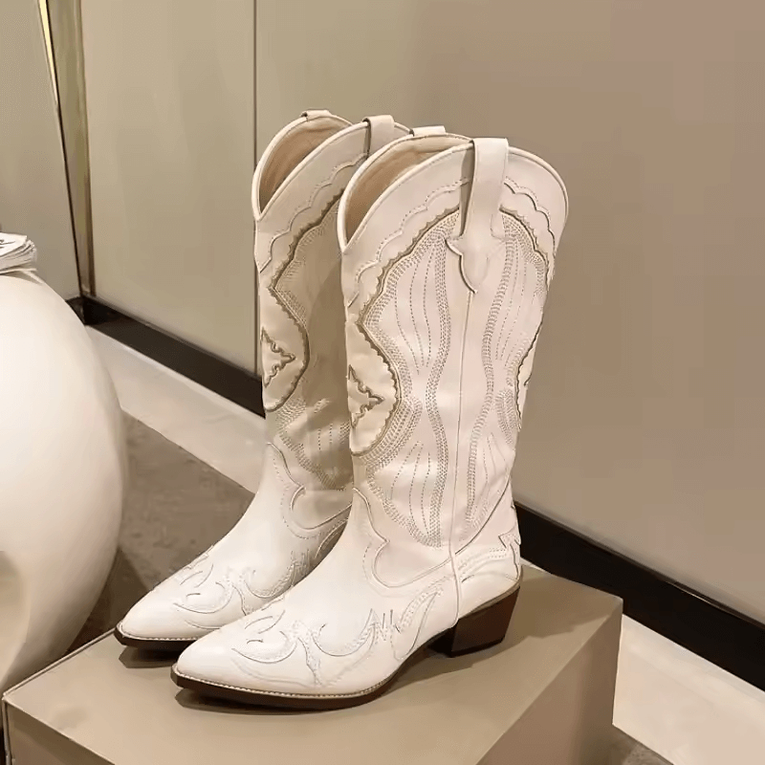 Botas vaqueras mujer Raíces Nobles color blanco par completo con bordados artesanales