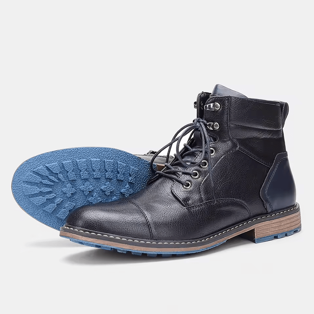 Botines negro confort diario para hombre con detalles en suela azul.
