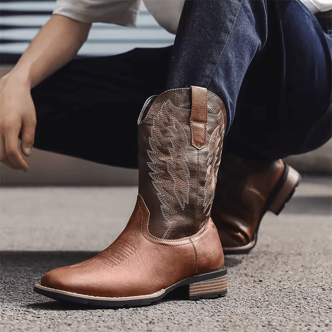 Botas vaqueras hombre Alma Vaquera marrones de cuero con diseño bordado en contraste