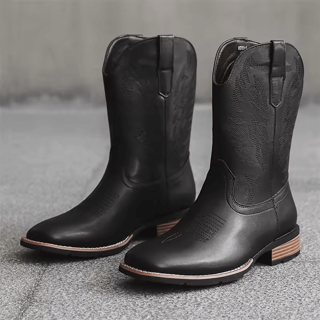 Botas vaqueras hombre Alma Vaquera color negro elegantes con bordado discreto en la caña